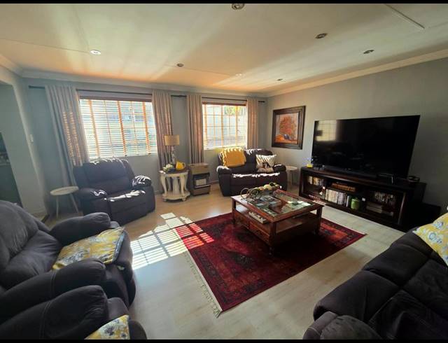 3 BEDROOM HOUSE FOR SALE IN AMBERFIELD